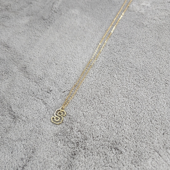 Varsity letter 'S' necklace - Picture 5 of 7